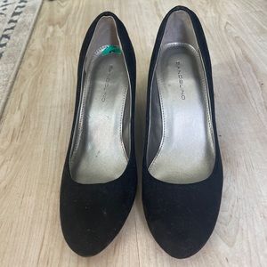 Bandolino Black Wedge Heels
